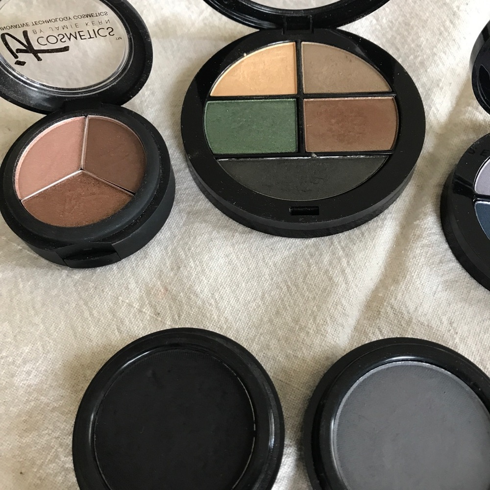 Eyeshadows - Picture 2 of 8